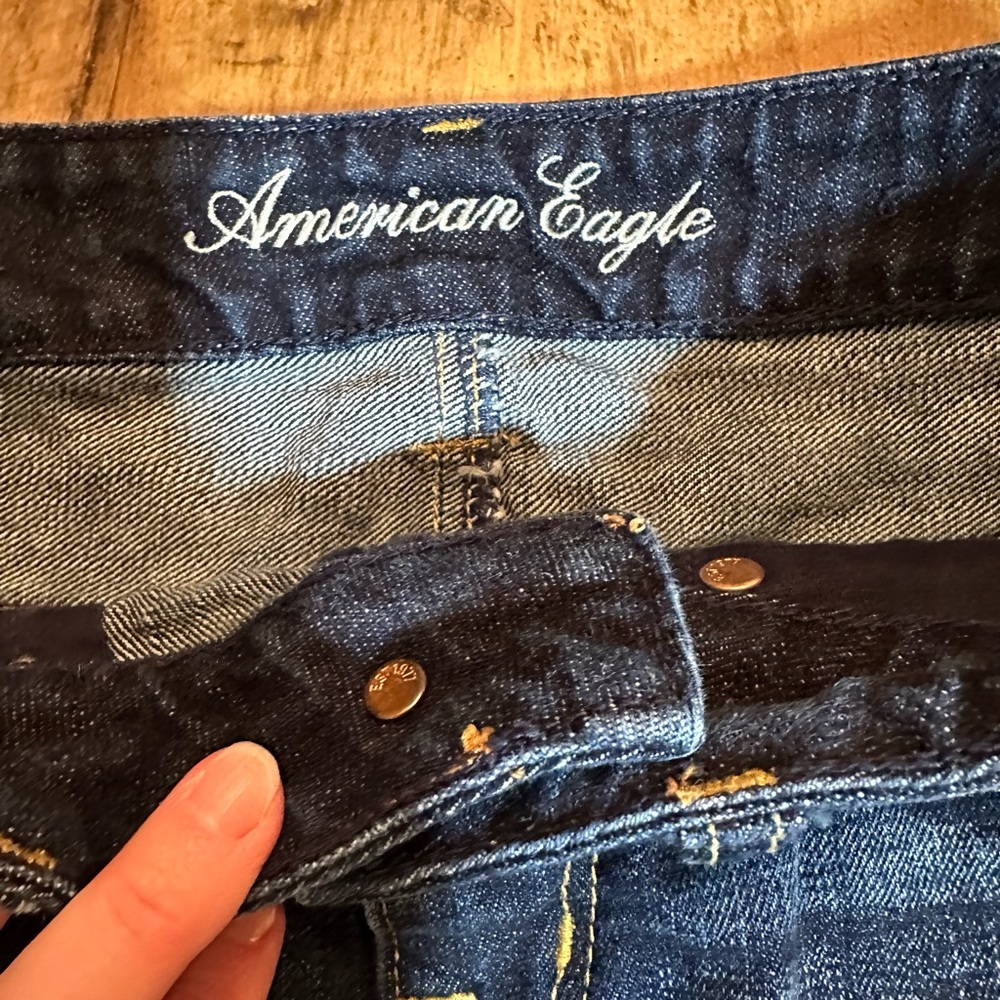 American Eagle Women’s short shorts AE denim, size 0. Dark low waist - Picture 2 of 5